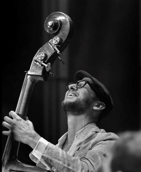 Barak Mori performing